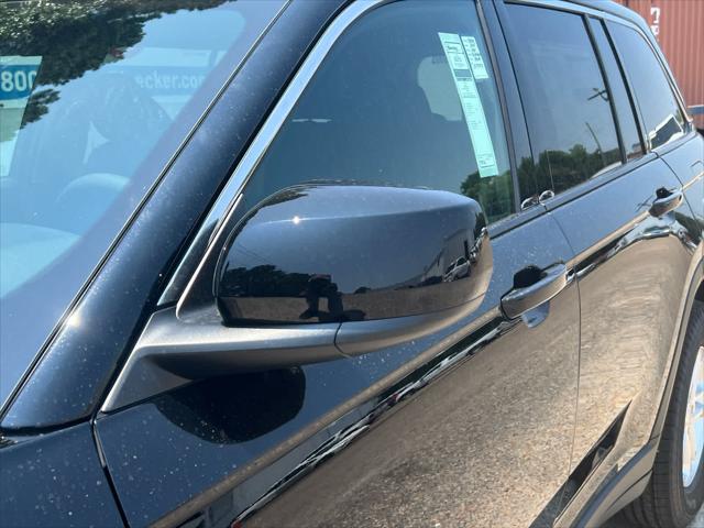 2025 Jeep Grand Cherokee Laredo 4x2