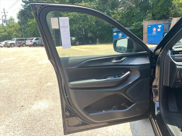 2025 Jeep Grand Cherokee Laredo 4x2