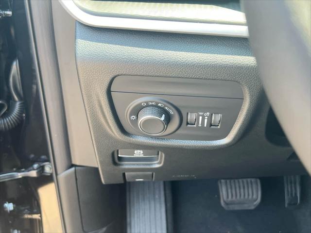 2025 Jeep Grand Cherokee Laredo 4x2