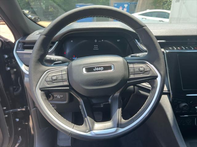 2025 Jeep Grand Cherokee Laredo 4x2