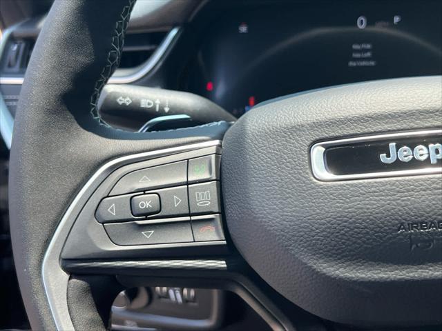2025 Jeep Grand Cherokee Laredo 4x2
