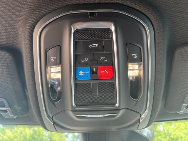 2025 Jeep Grand Cherokee Laredo 4x2