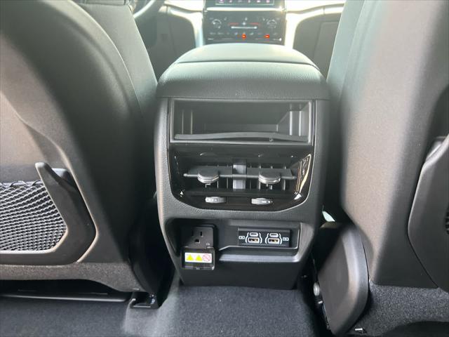 2025 Jeep Grand Cherokee Laredo 4x2