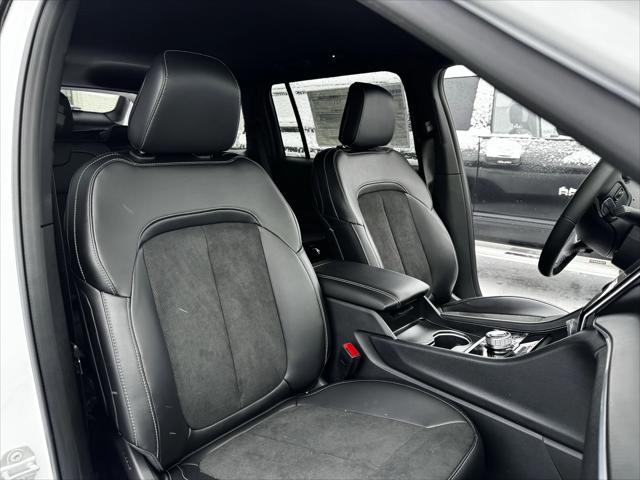 2025 Jeep Grand Cherokee GRAND CHEROKEE L ALTITUDE 4X4