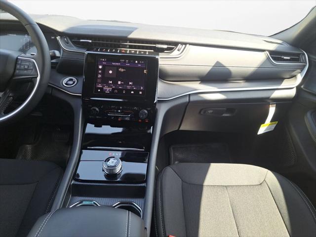 2025 Jeep Grand Cherokee GRAND CHEROKEE L LAREDO X 4X4