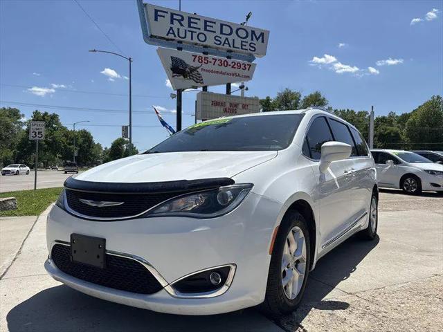 2020 Chrysler Pacifica Touring L for sale in Topeka, KS