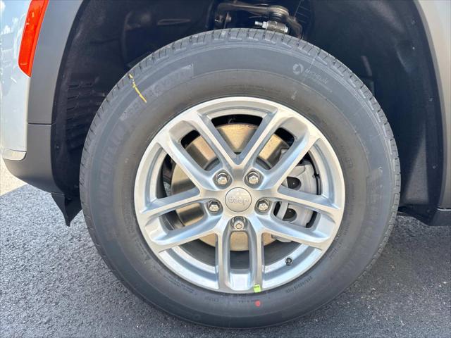 2025 Jeep Grand Cherokee GRAND CHEROKEE L LAREDO X 4X2