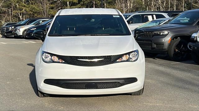 2025 Chrysler Voyager LX
