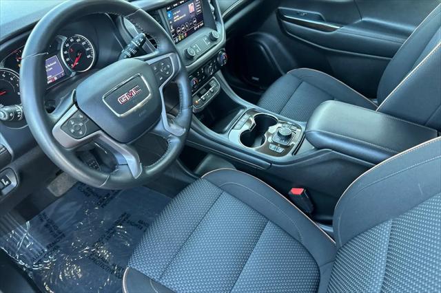 2022 GMC Acadia AWD AT4