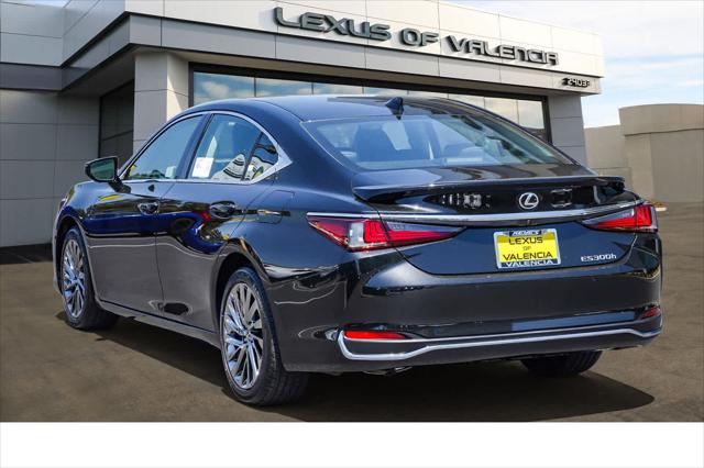 2025 Lexus ES 300h Luxury