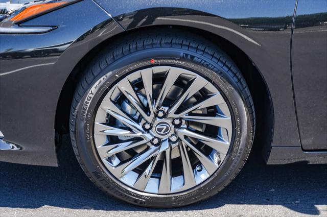 2025 Lexus ES 300h Luxury