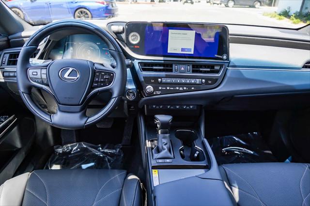 2025 Lexus ES 300h Luxury