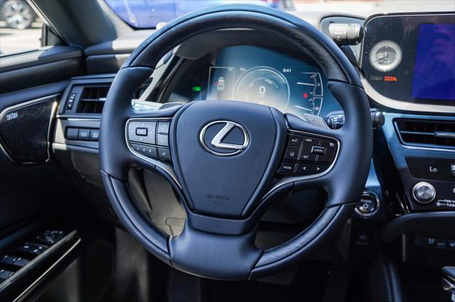 2025 Lexus ES 300h Luxury
