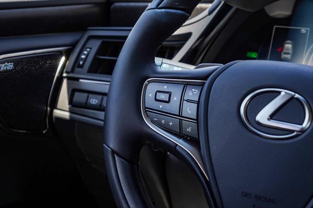 2025 Lexus ES 300h Luxury