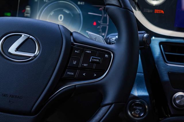 2025 Lexus ES 300h Luxury