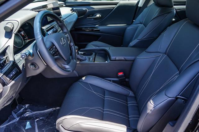 2025 Lexus ES 300h Luxury