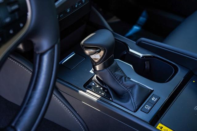 2025 Lexus ES 300h Luxury