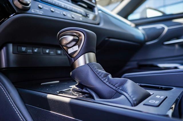 2025 Lexus ES 300h Luxury