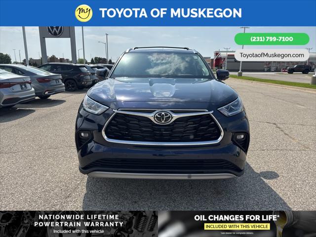 2025 Toyota Highlander Hybrid Platinum
