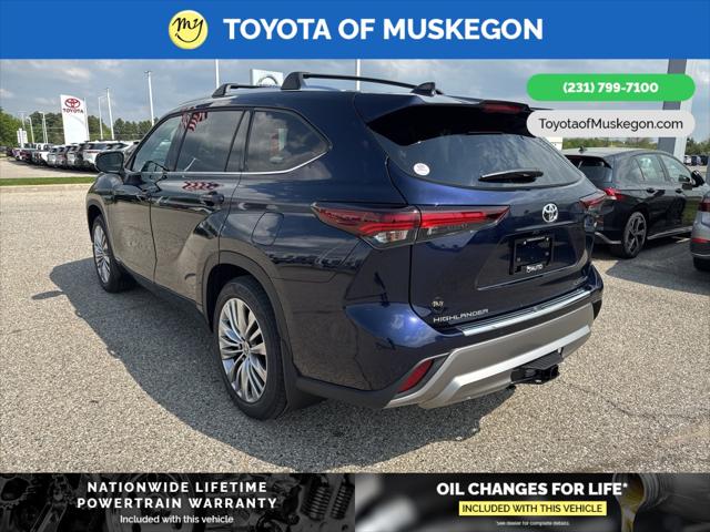 2025 Toyota Highlander Hybrid Platinum