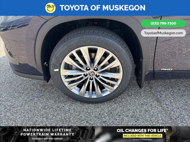 2025 Toyota Highlander Hybrid Platinum