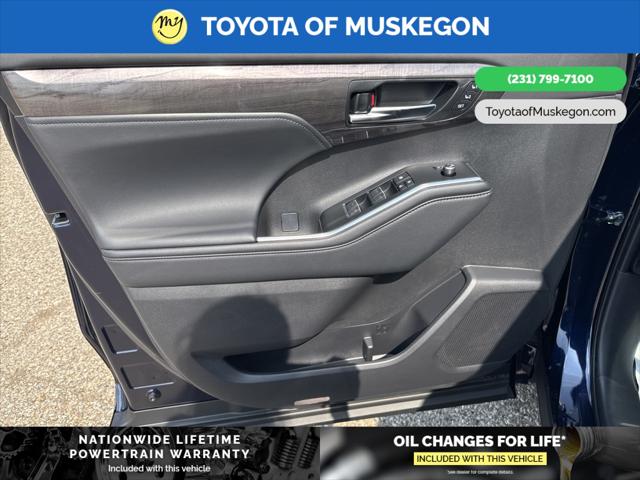 2025 Toyota Highlander Hybrid Platinum