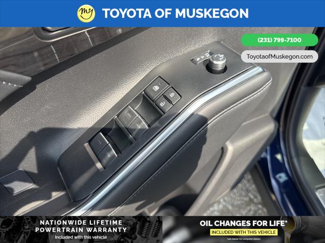 2025 Toyota Highlander Hybrid Platinum