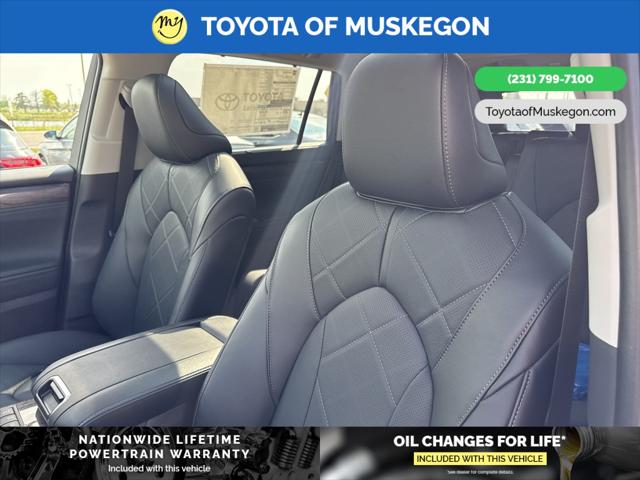 2025 Toyota Highlander Hybrid Platinum