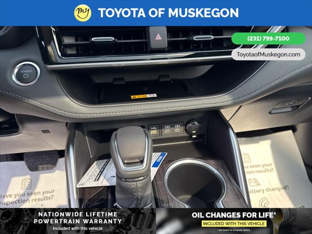 2025 Toyota Highlander Hybrid Platinum