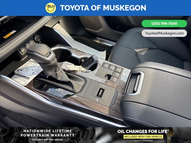 2025 Toyota Highlander Hybrid Platinum