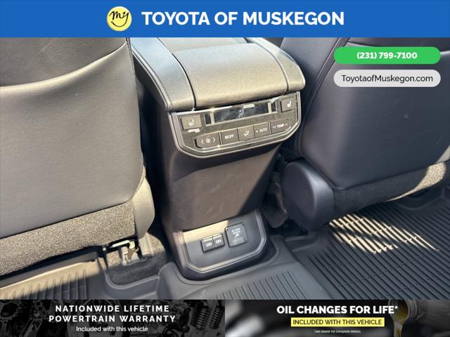 2025 Toyota Highlander Hybrid Platinum