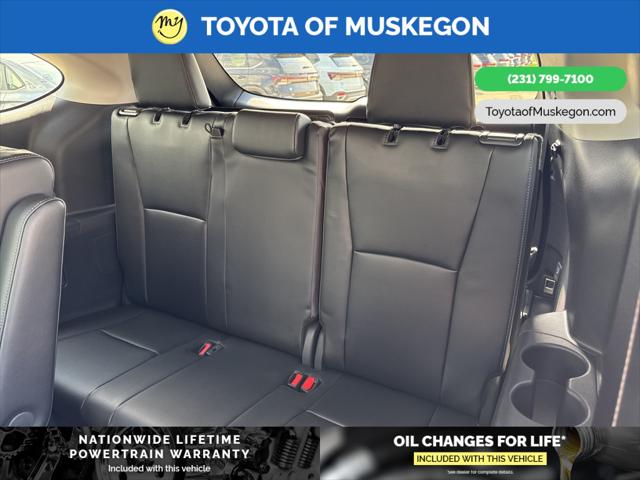 2025 Toyota Highlander Hybrid Platinum
