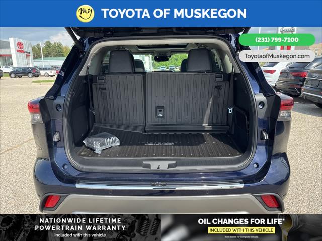2025 Toyota Highlander Hybrid Platinum