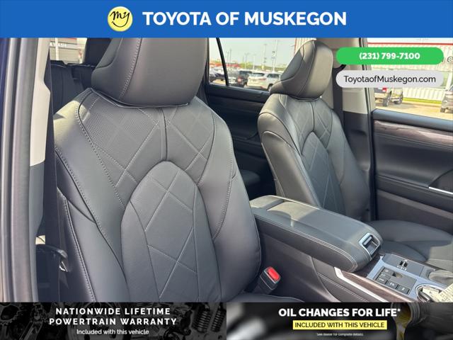 2025 Toyota Highlander Hybrid Platinum