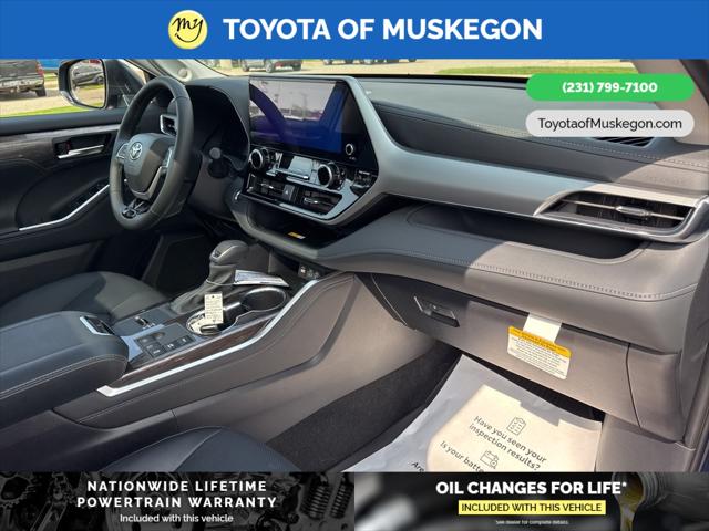 2025 Toyota Highlander Hybrid Platinum