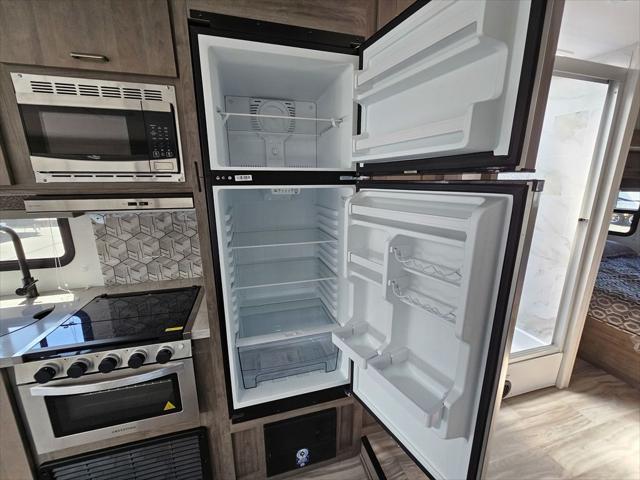 2025 Ford E-450 Cutaway Unknown