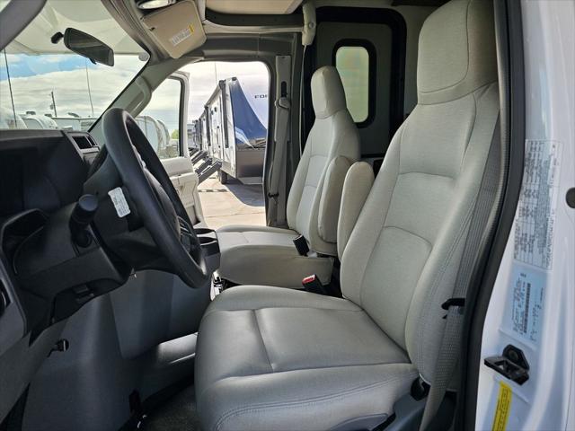 2025 Ford E-450 Cutaway Unknown