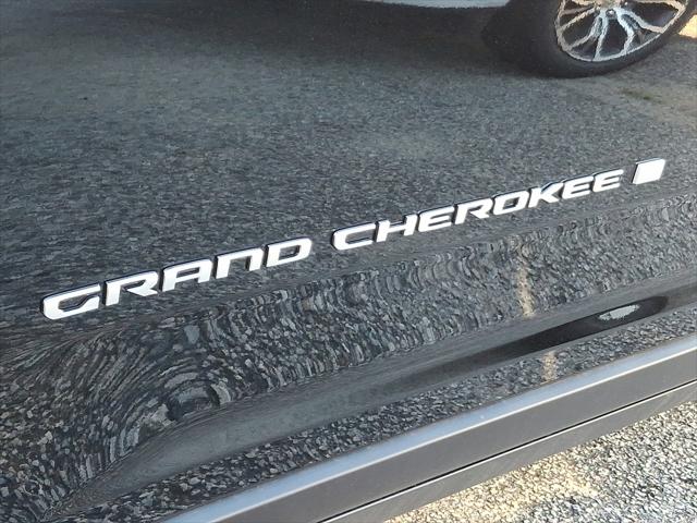 2025 Jeep Grand Cherokee GRAND CHEROKEE L LAREDO X 4X4