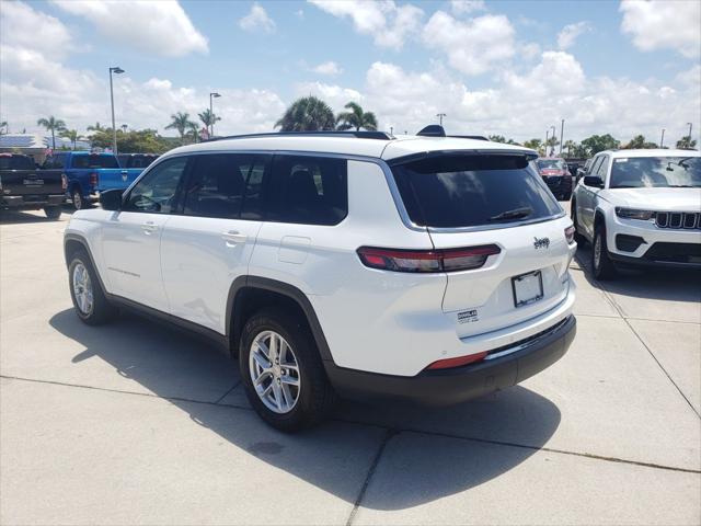 2023 Jeep Grand Cherokee L Laredo 4x2