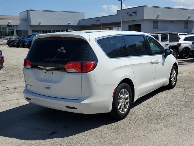 2023 Chrysler Voyager LX