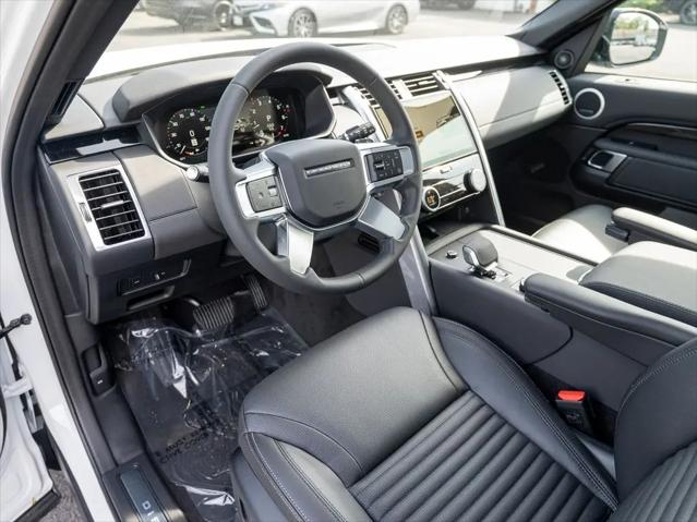 2025 Land Rover Discovery P300 S
