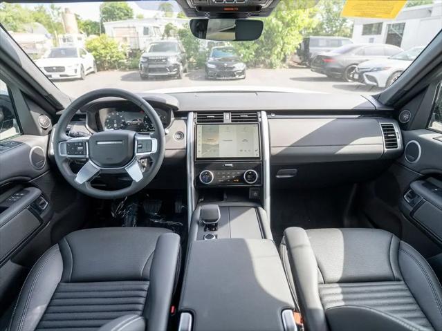 2025 Land Rover Discovery P300 S