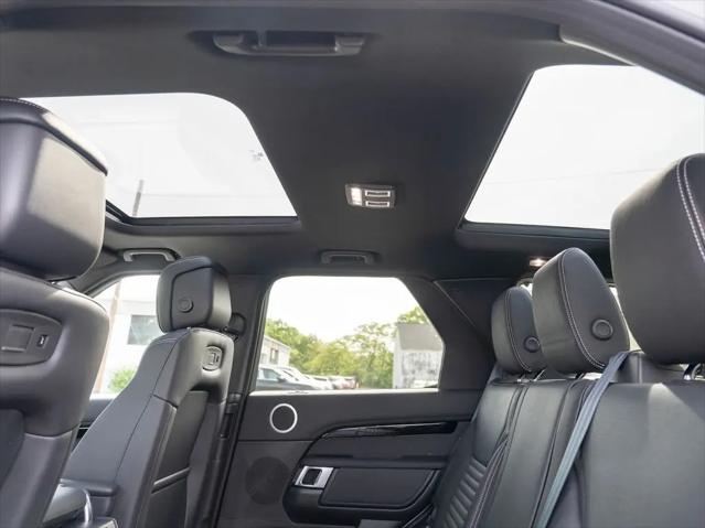 2025 Land Rover Discovery P300 S
