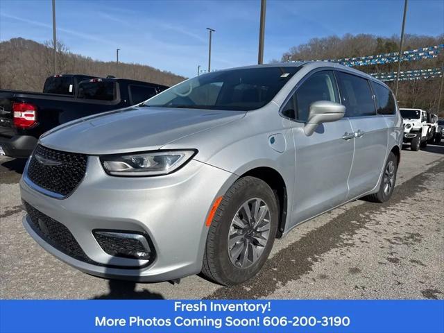 2022 Chrysler Pacifica Hybrid Touring L for sale in Ivel, KY