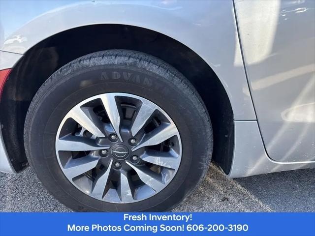 2022 Chrysler Pacifica Hybrid Touring L
