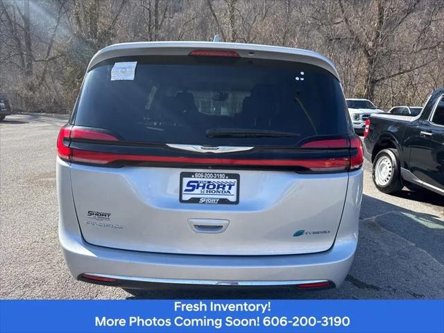 2022 Chrysler Pacifica Hybrid Touring L