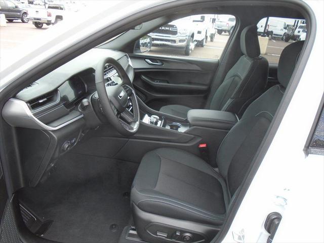 2025 Jeep Grand Cherokee L Laredo 4x4