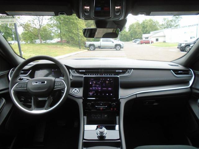 2025 Jeep Grand Cherokee L Laredo 4x4