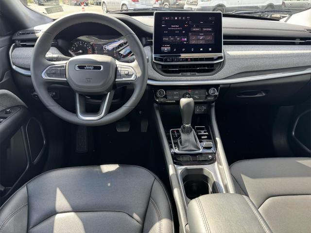 2024 Jeep Compass Latitude Lux FWD