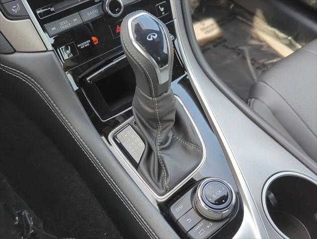 2022 INFINITI Q60 LUXE AWD